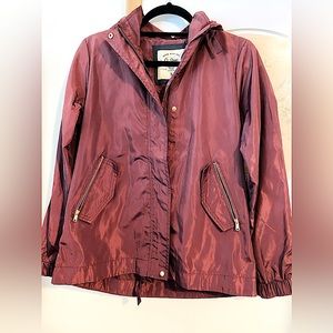 EUC-Size S-Ci Sono-Windbreaker-Maroon Jacket w/Hood.